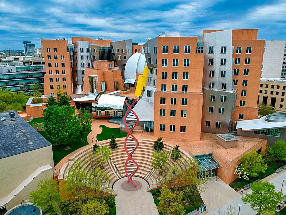 Holiday Inn Express Hotel & Suites Boston-Cambridge By IHG