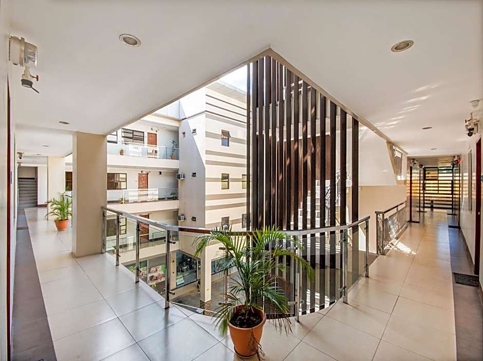 OYO 443 Maria Cristina Arcade Suites