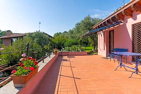 Deluxe Double Room (2 Adults + 1 Child)