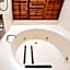 Tiki Hotel Apartments Surfers Paradise