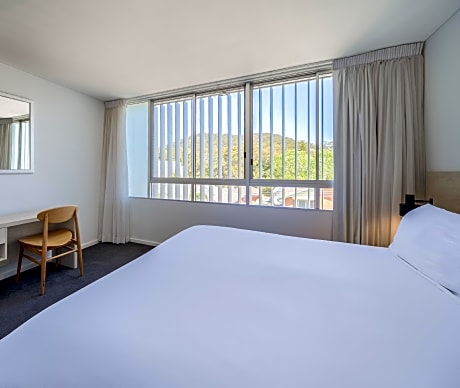 1 Bedroom Bay View Apartment