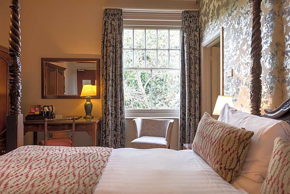 The Crown Manor House Hotel