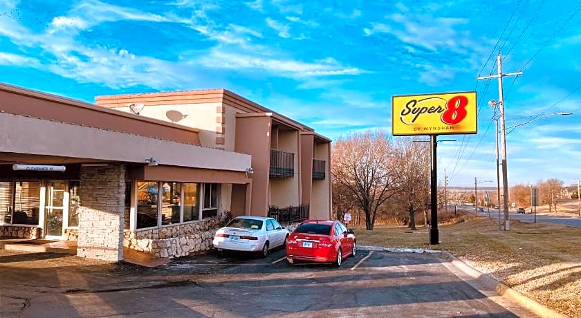 Super 8 by Wyndham Lawrence