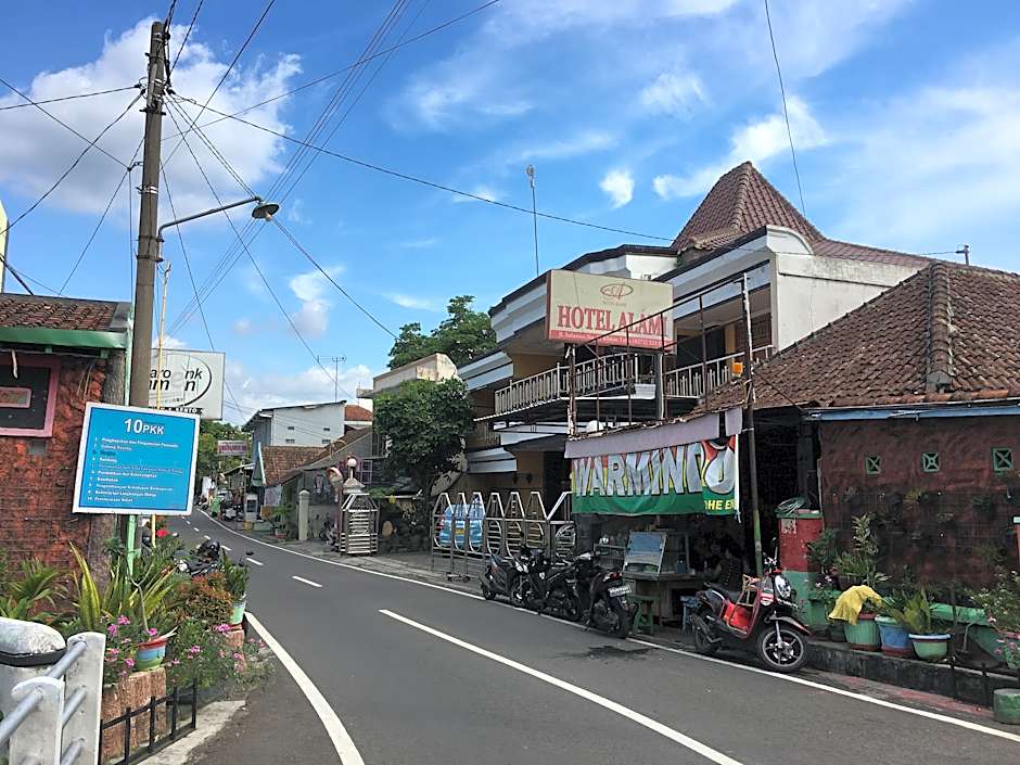Hotel Alami near Alun-Alun Klaten by ZUZU