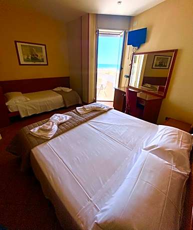 Standard Triple Room with Sea View