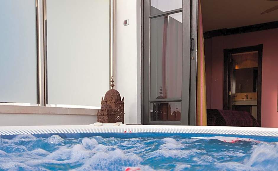 Regency Country Club, Apartments Suites