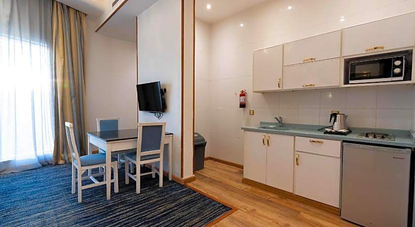 Platinum Alkhamseen Serviced Apartments