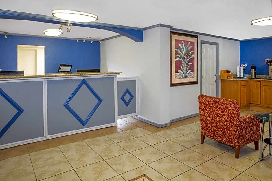 Travelodge by Wyndham Fort Myers North