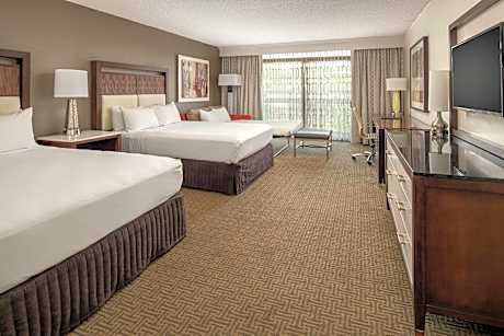 2 QUEEN BEDS HIGH FLOOR WITH SOFA SLEEPER