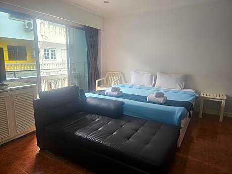 Four-Bedroom Deluxe Apartment