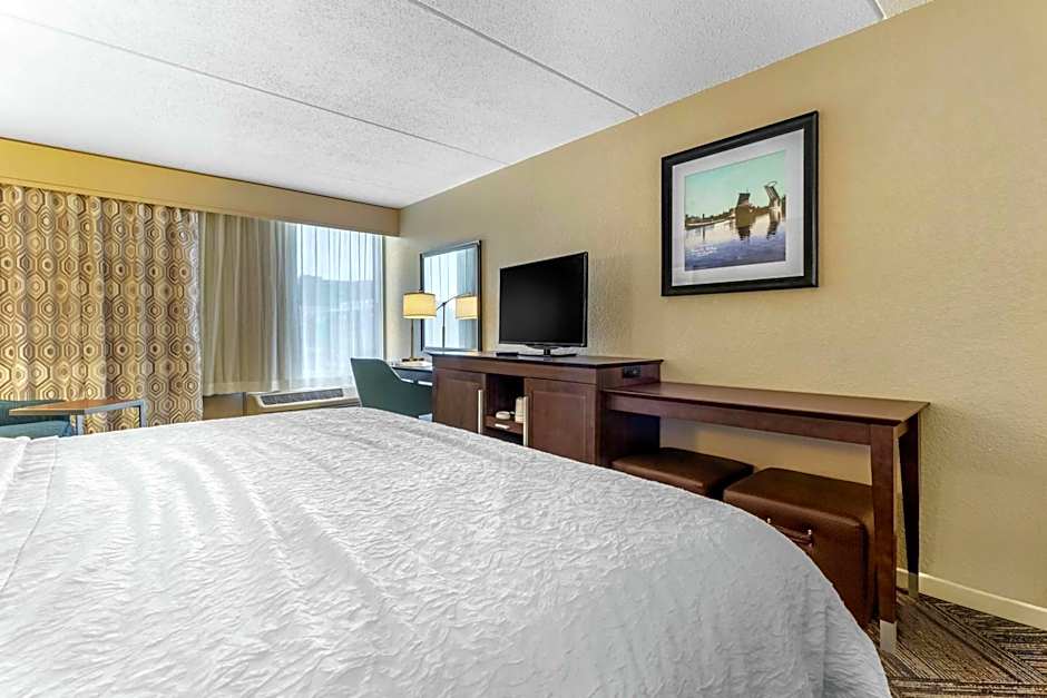 Hampton Inn By Hilton Green Bay Downtown WI