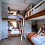 Roomates Surf Camp Canggu by Ini Vie Hospitality