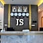 The Lodge Suites