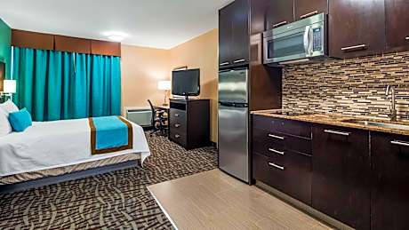 Queen Room with Kitchenette - Non Smoking