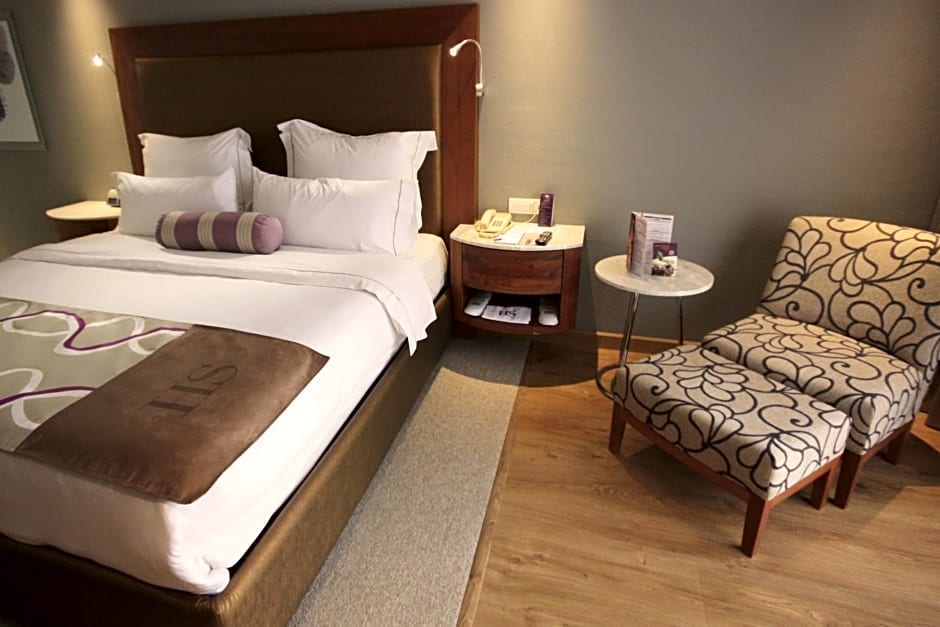 HS HOTSSON Hotel Silao