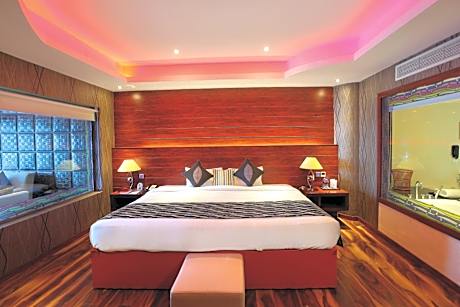 Royal King Suite with Lake View - Non-Smoking