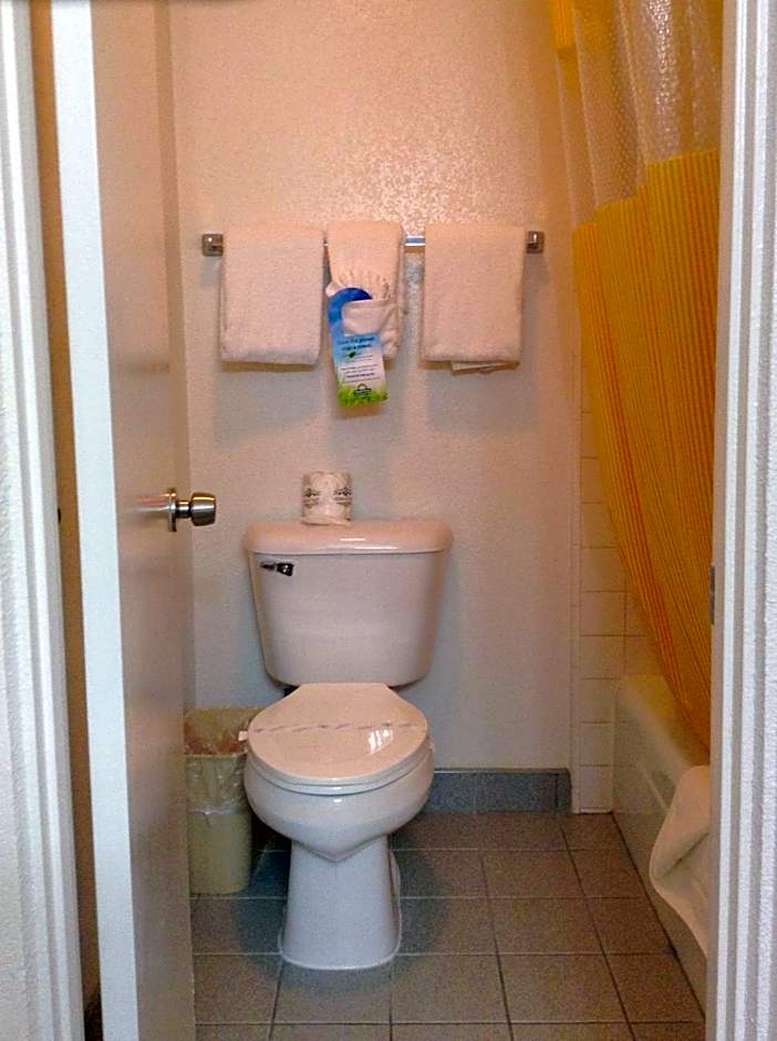 Days Inn by Wyndham Oceanside