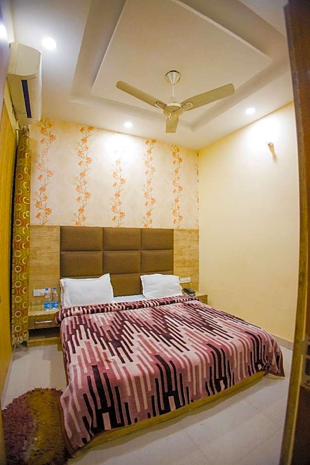 Goroomgo Shree Krishna Hotels Amritsar