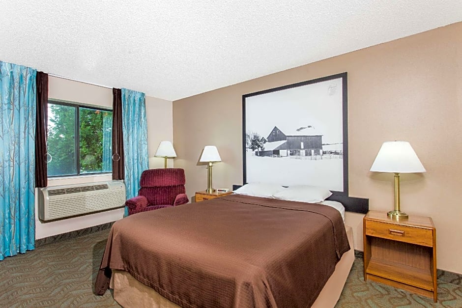 Super 8 by Wyndham Dodgeville