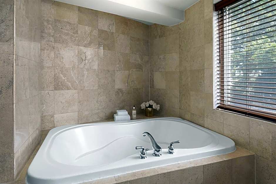 Best Western Premier Plainview-Long Island Hotel