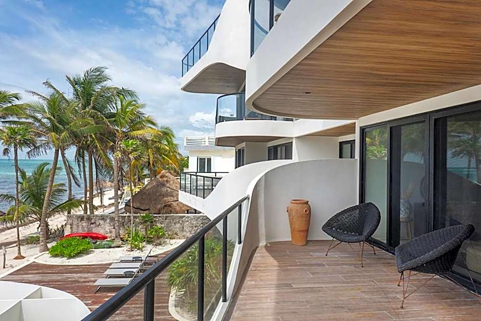 Beachfront 2BR Apartment at Tankah Bay