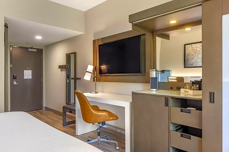 Cambria Hotel  New Haven University Area