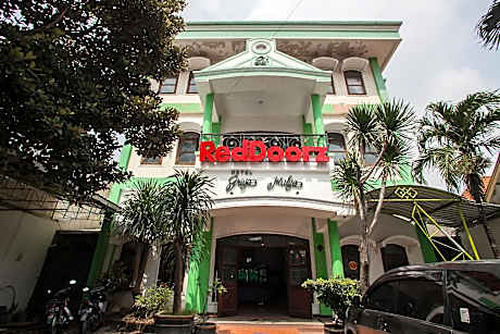 RedDoorz @ Genteng Surabaya 2