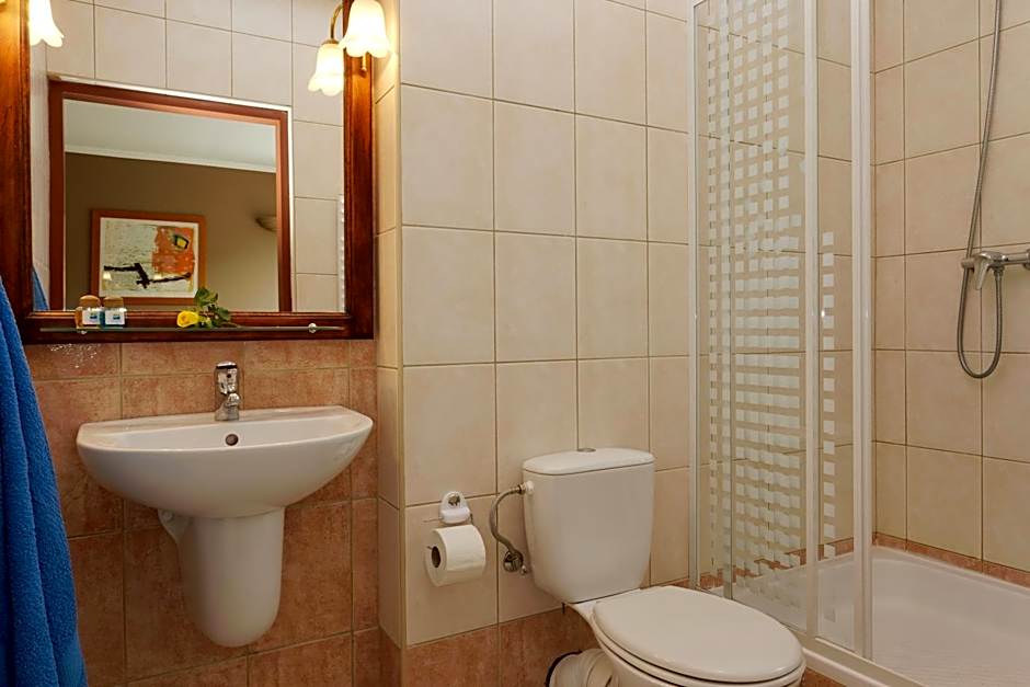 OLECKI Holiday House