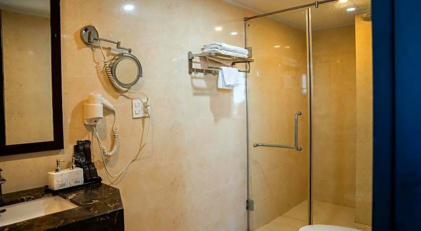 Aaron Riverview Hotel