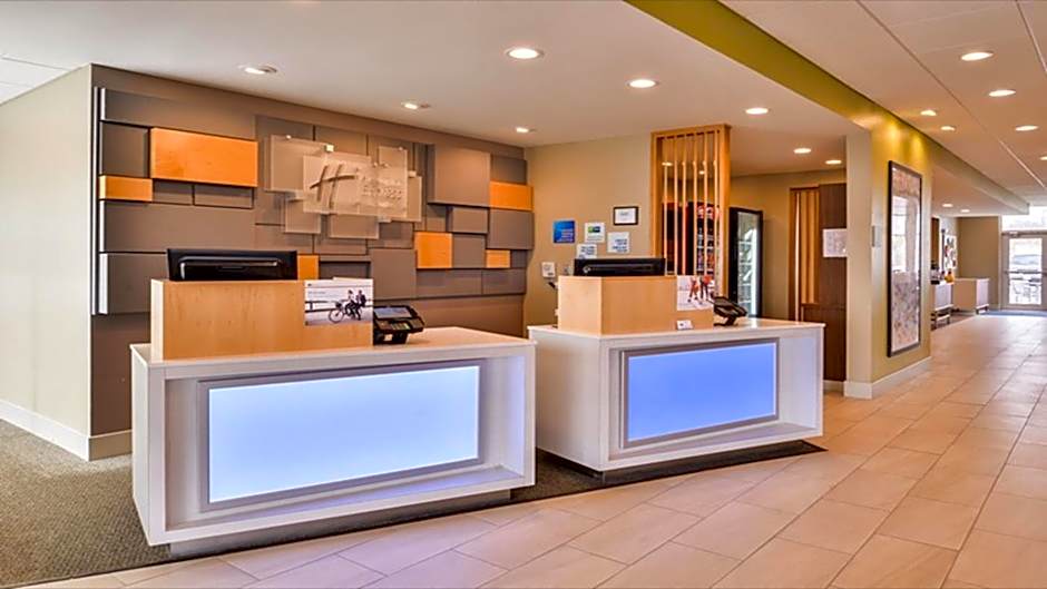 Holiday Inn Express & Suites Parkersburg East By IHG