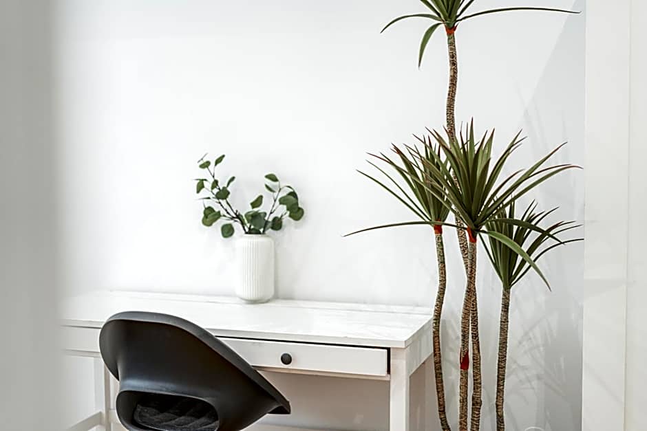 Nice Central City Room