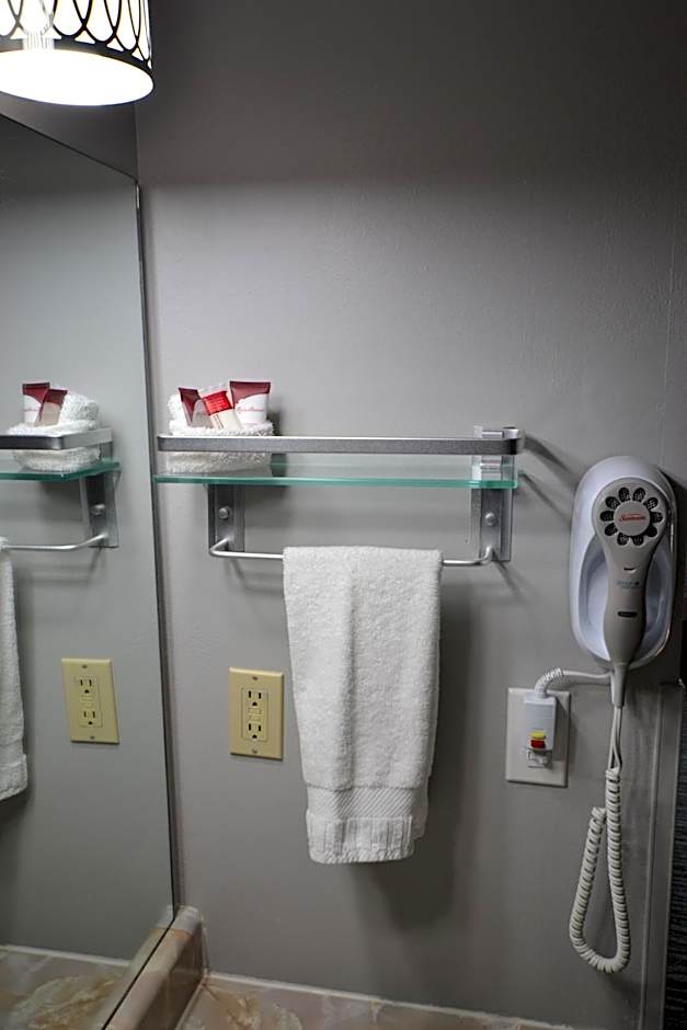 Countryside Inn & Suites Omaha East-Council Bluffs IA