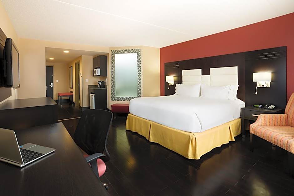 Holiday Inn Express & Suites Ottawa West - Nepean by IHG