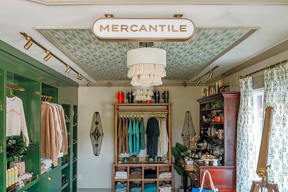 UNCOMMONER HOTEL by Reverie Boutique Collection