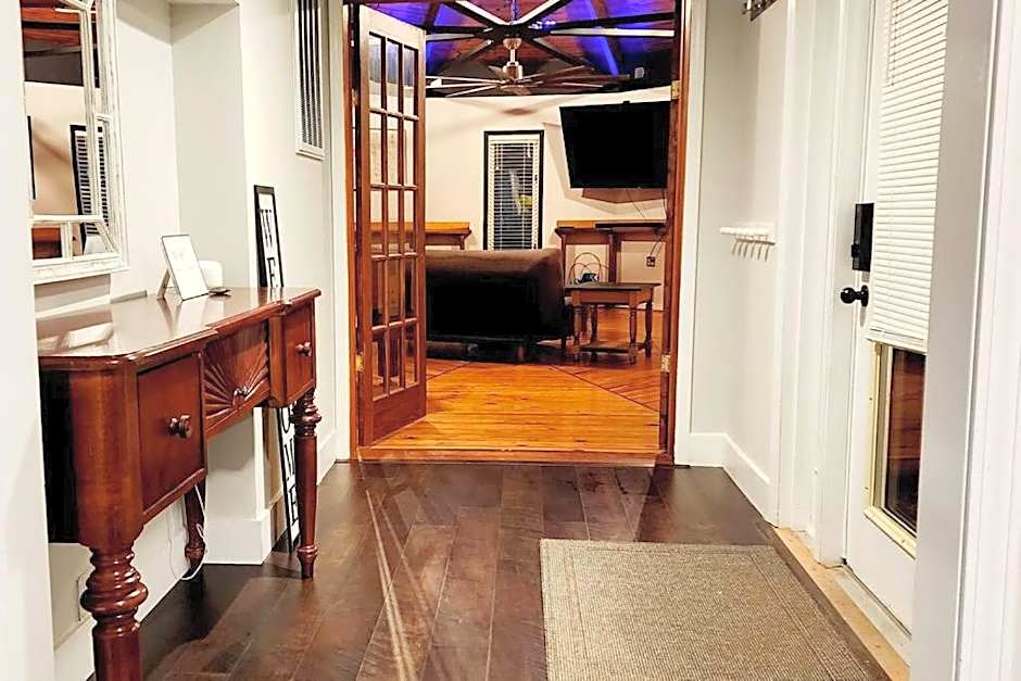 Mayor's Large Family House Hot Tub Sleeps 16 Piano, 2 Kitchens, Ark 5 Mins