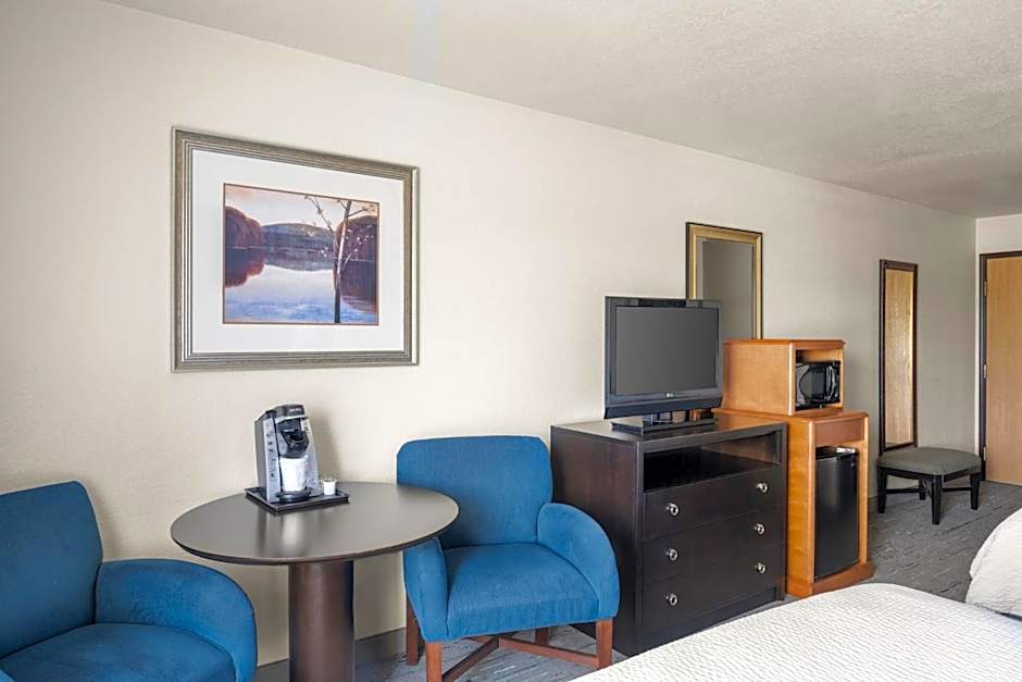 Holiday Inn Express & Suites New Buffalo, MI By IHG