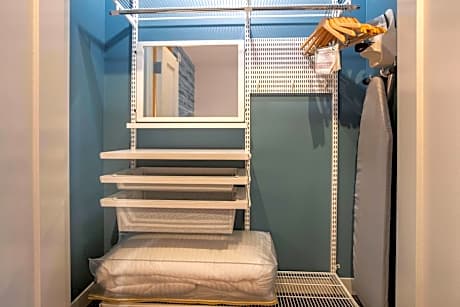 1 Bedroom Suite, 1 King, Sofa bed