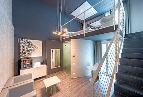 Suite with whirpool
