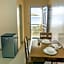 Kellocks' Seaview Apartelle
