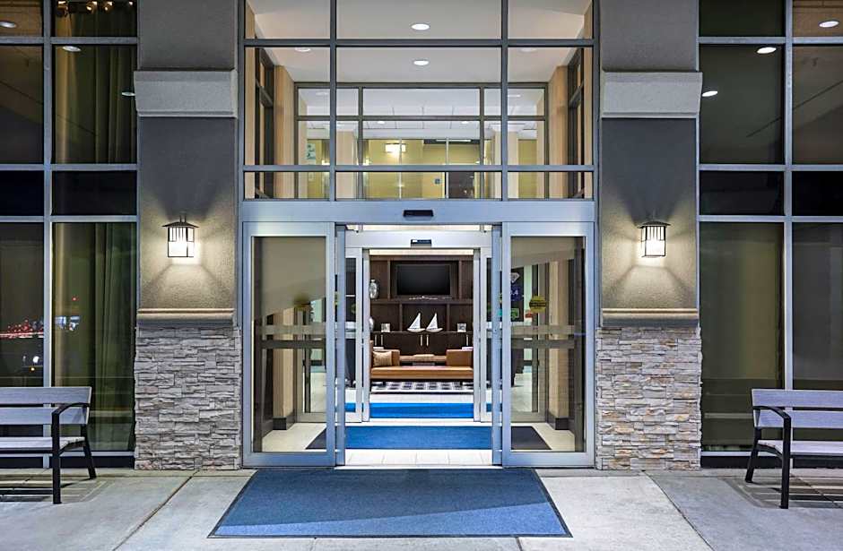 Holiday Inn Express & Suites Laurel Lakes By IHG