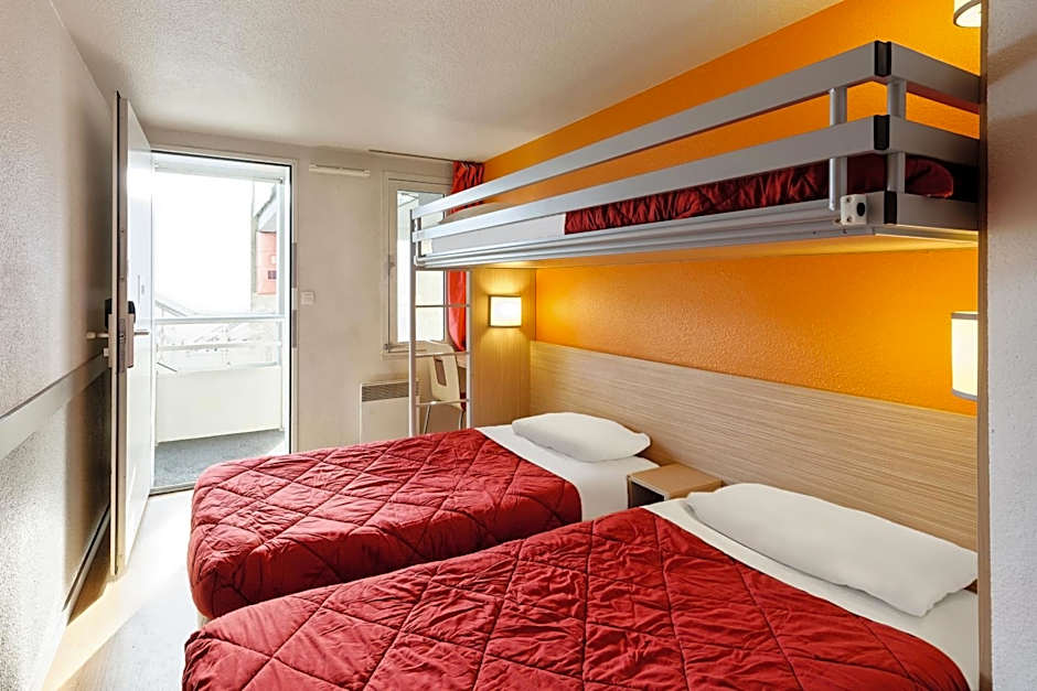 Photo 1 of 19 of 1 Double Bed and 1 Twin Bed