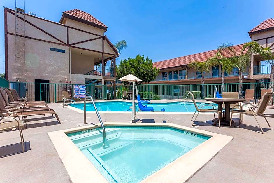 Howard Johnson by Wyndham Norco