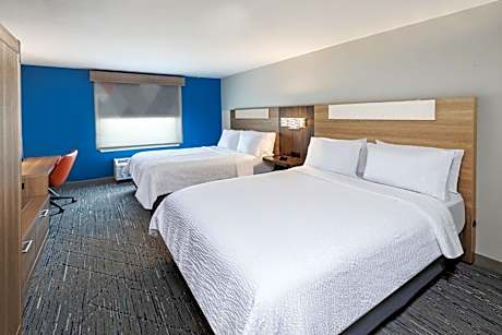 Standard Room with Two Queen Beds