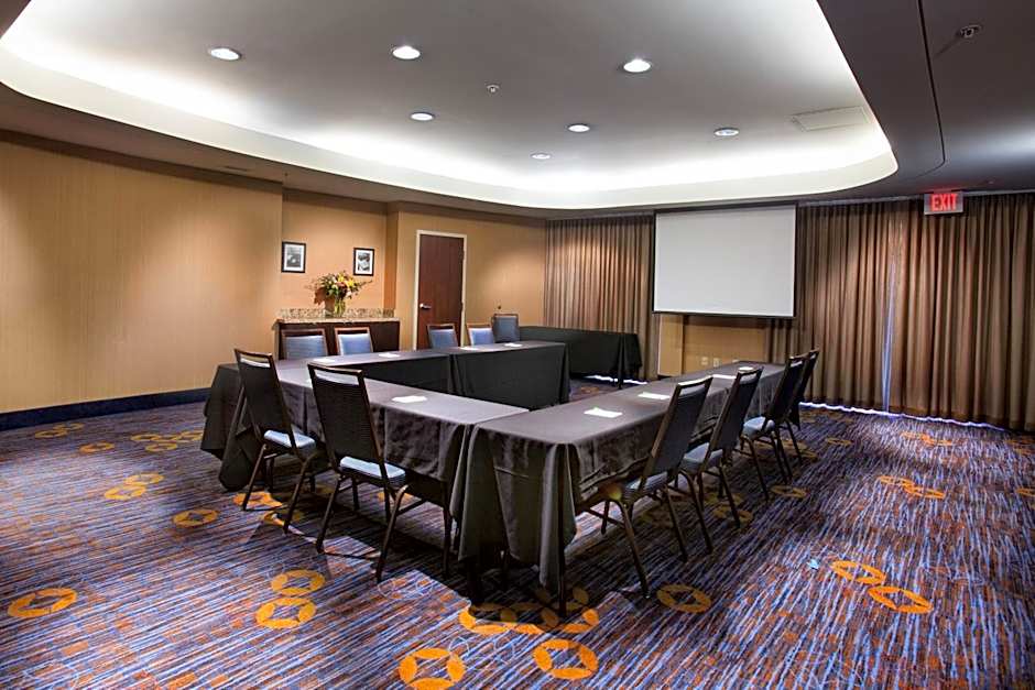 Courtyard by Marriott Fayetteville