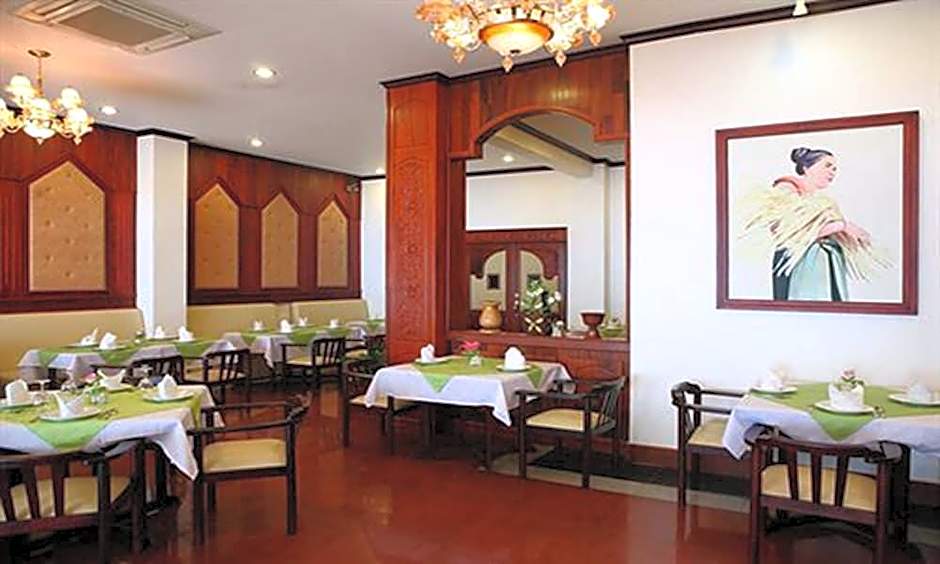 Vansana Riverside Hotel