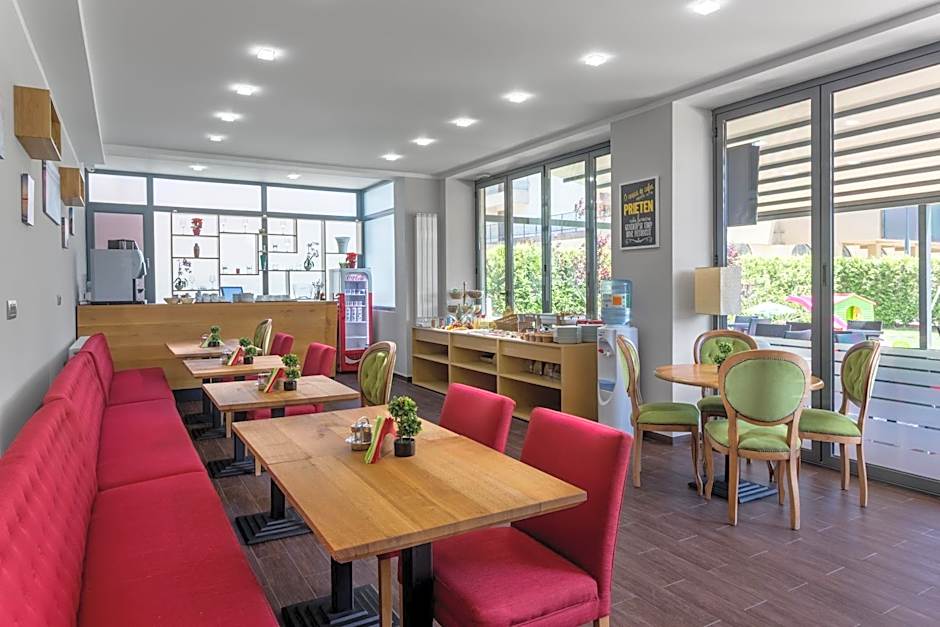 Tomis Garden Apartments Mamaia