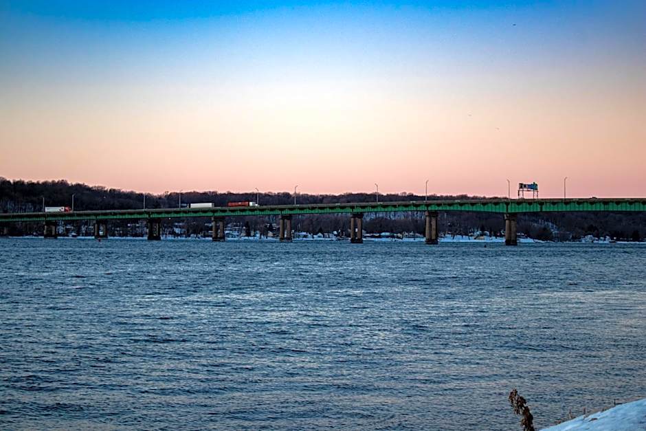 Holiday Inn Express Le Claire Riverfront-Davenport By IHG