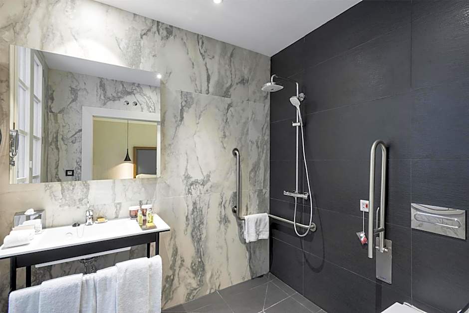DoubleTree by Hilton Madrid - Prado