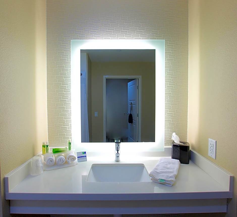 Photo 1 of 10 of 1 King Bed, Accessible, Roll in Shower