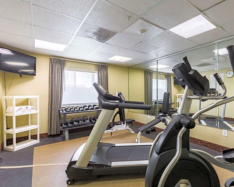 Econo Lodge Inn & Suites East Houston I-10